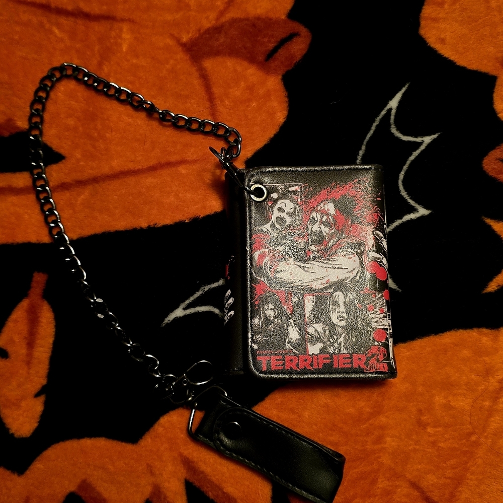 Terrifier Graphic Wallet with Chain